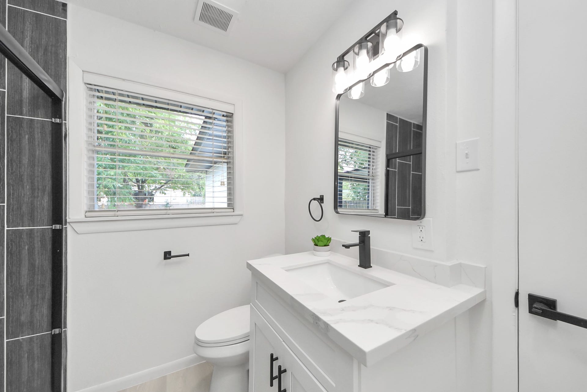 9610 Westview Drive, Houston, TX 77055 9610 Westview Drive, Houston, TX 77055