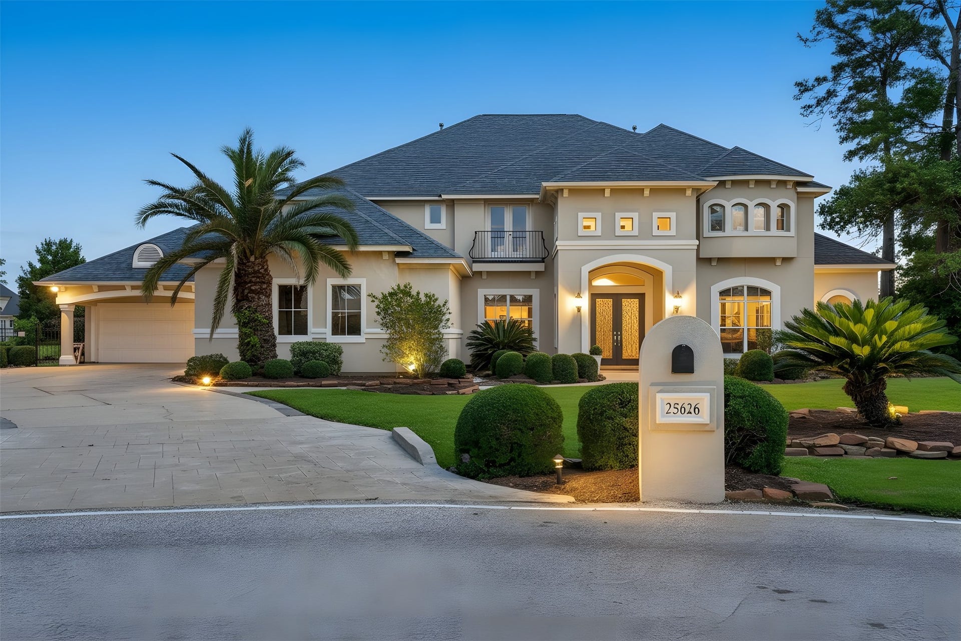 25626 Windy Isle Court, Spring, TX 77389 Have you been looking for a perfect waterfront backyard oasis? This is it!