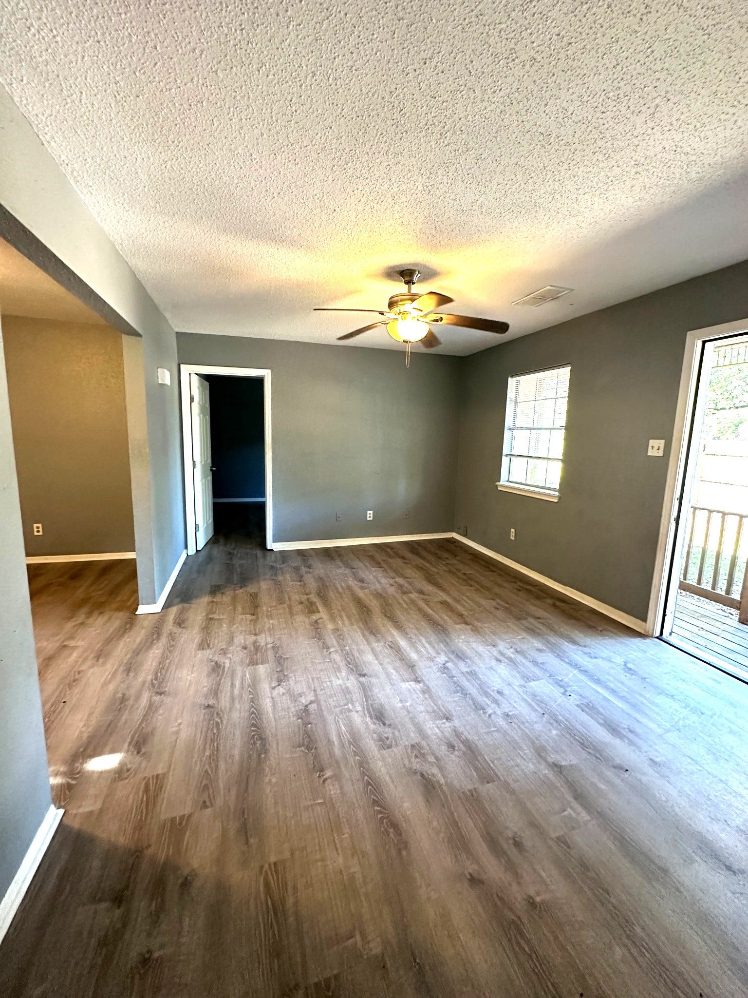 4712 Oleander Street, Bacliff, TX 77518 Den