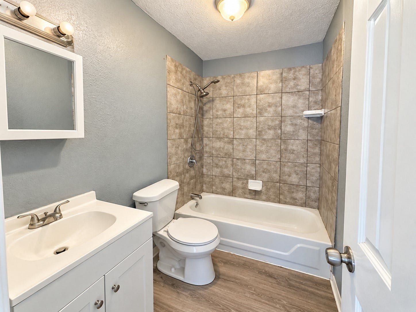 4712 Oleander Street, Bacliff, TX 77518 Primary bath ensuite