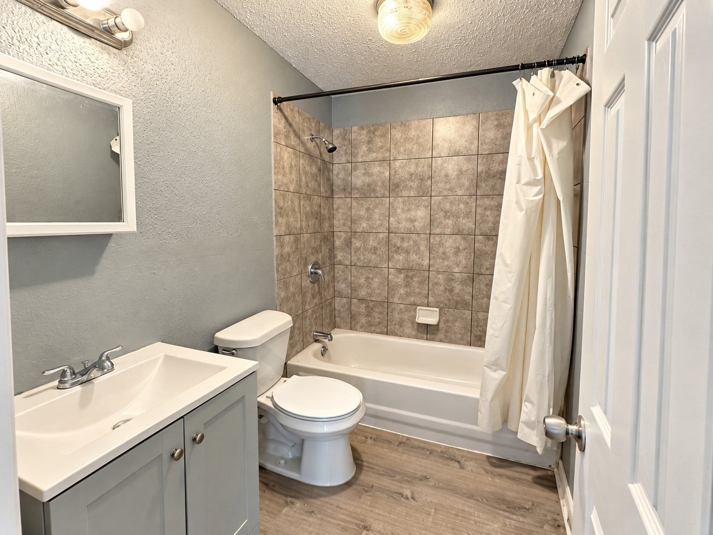 4712 Oleander Street, Bacliff, TX 77518 2nd bathroom
