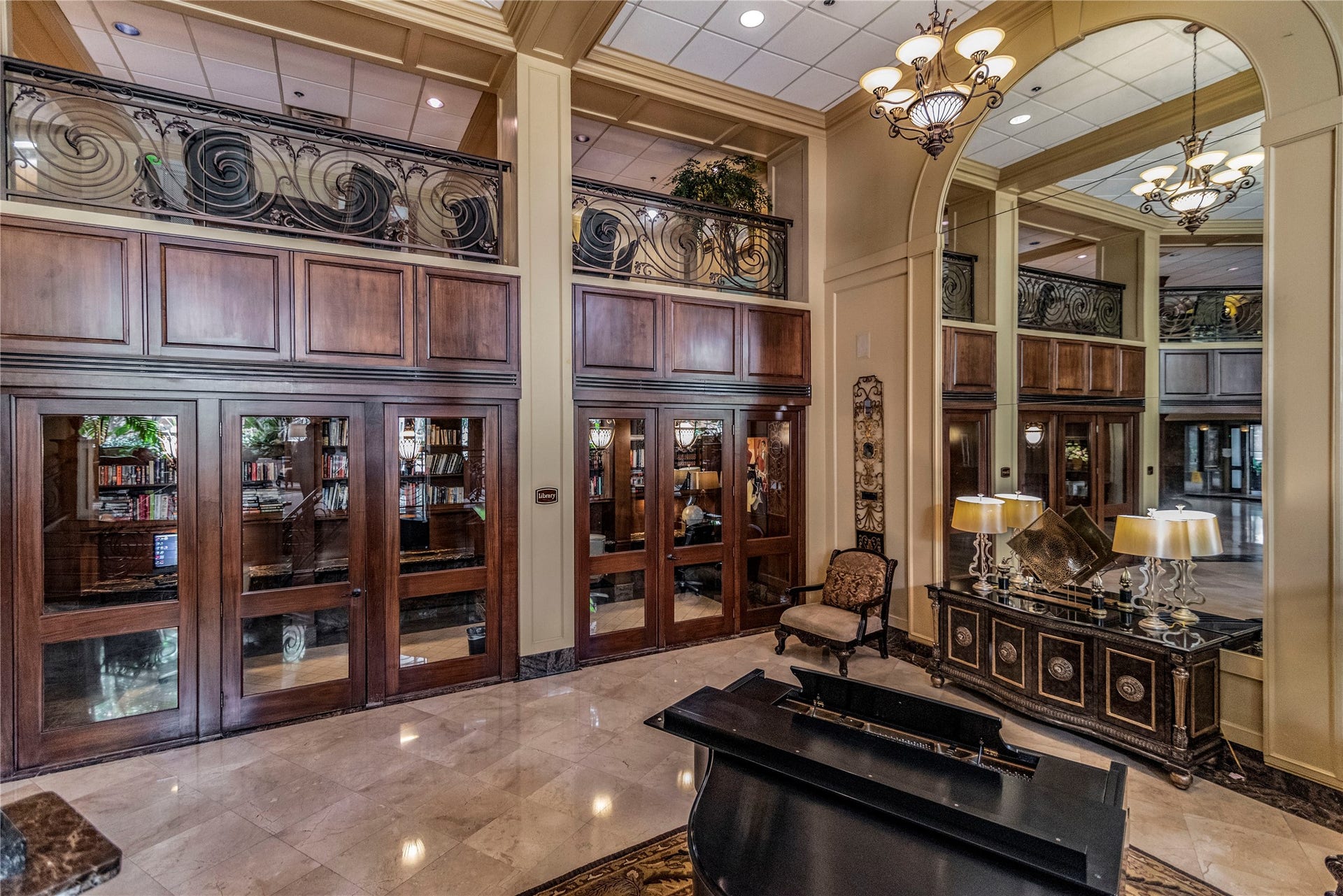 3525 Sage Road, #1402, Houston, TX 77056 Library also serves as a business center.