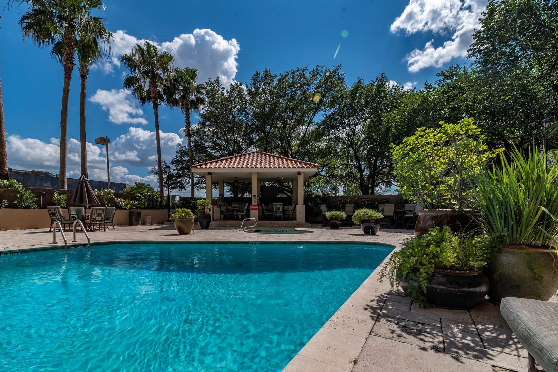 3525 Sage Road, #1402, Houston, TX 77056 Community swimming pool.