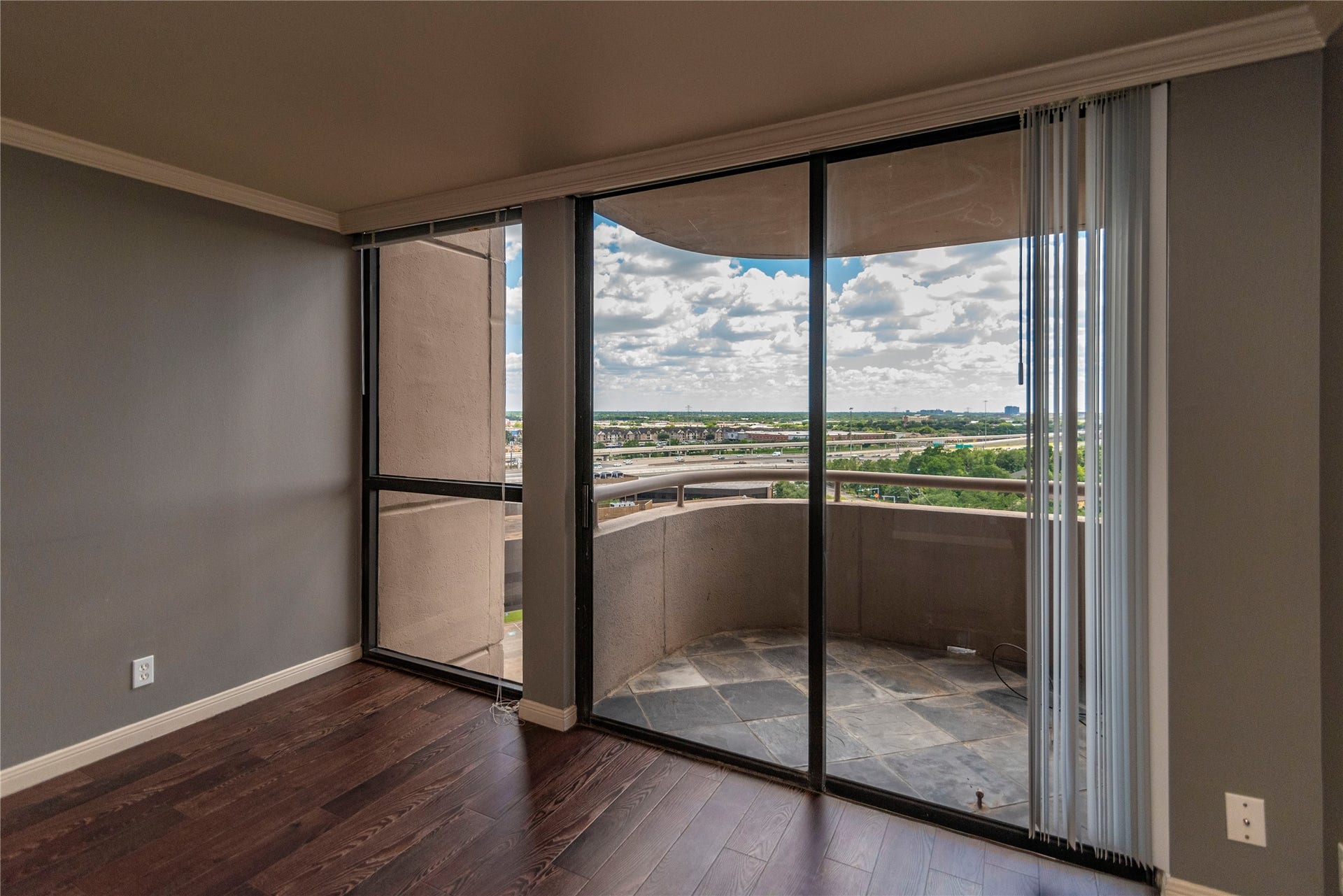 3525 Sage Road, #1402, Houston, TX 77056 Balcony space off living room.