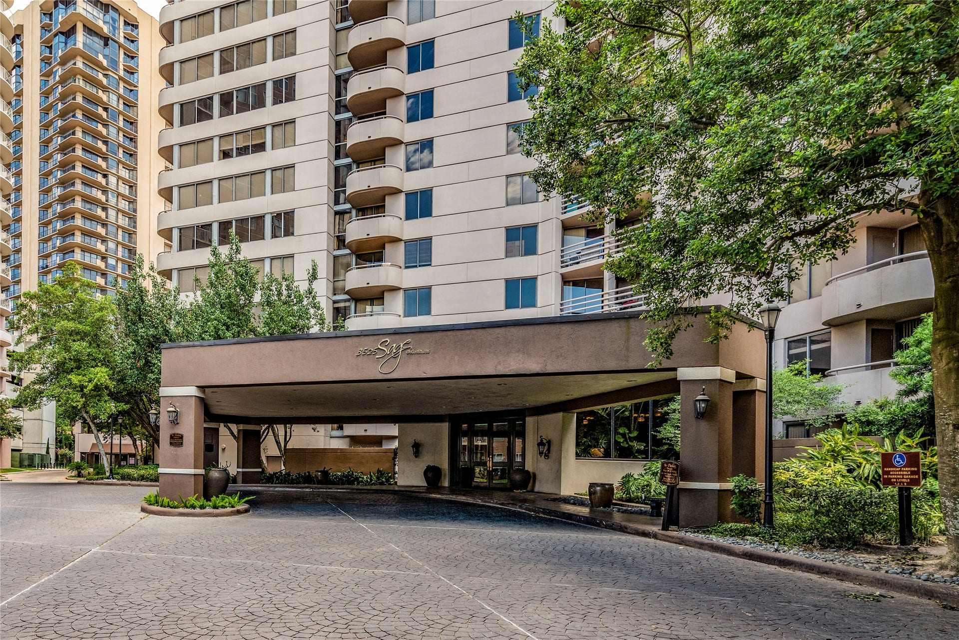 3525 Sage Road, #1402, Houston, TX 77056 Beautiful entry to building.
