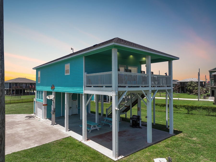Property photo for 928 Olive Drive, Crystal Beach, TX