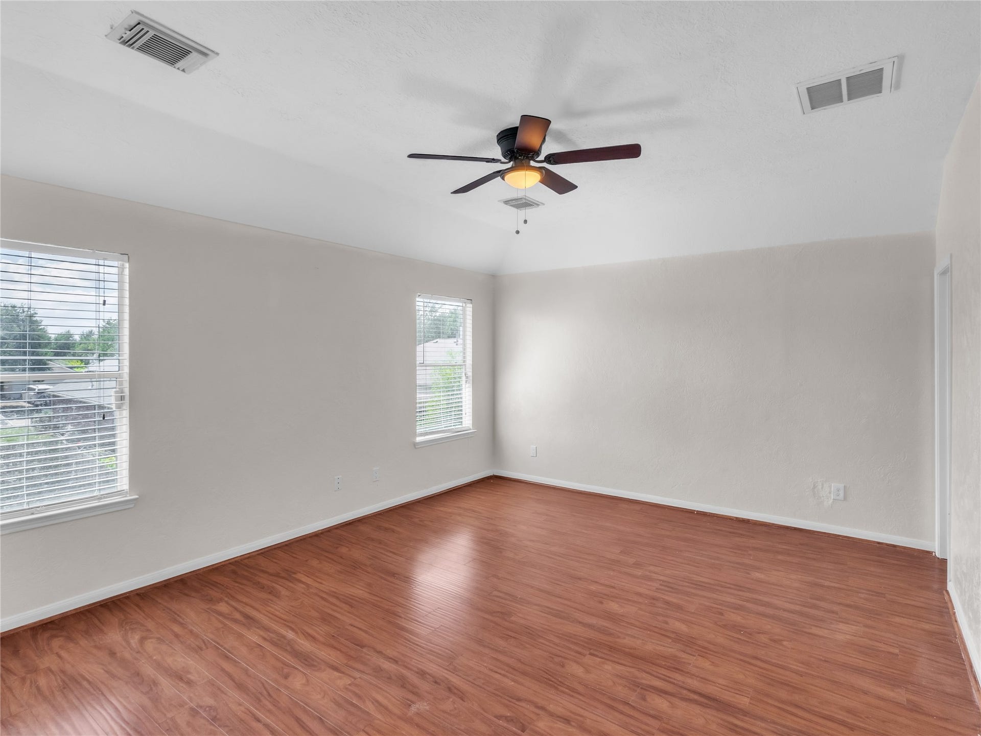 14811 Stocklin Court, Sugar Land, TX 77498 Primary bedroom 1 (2nd floor)