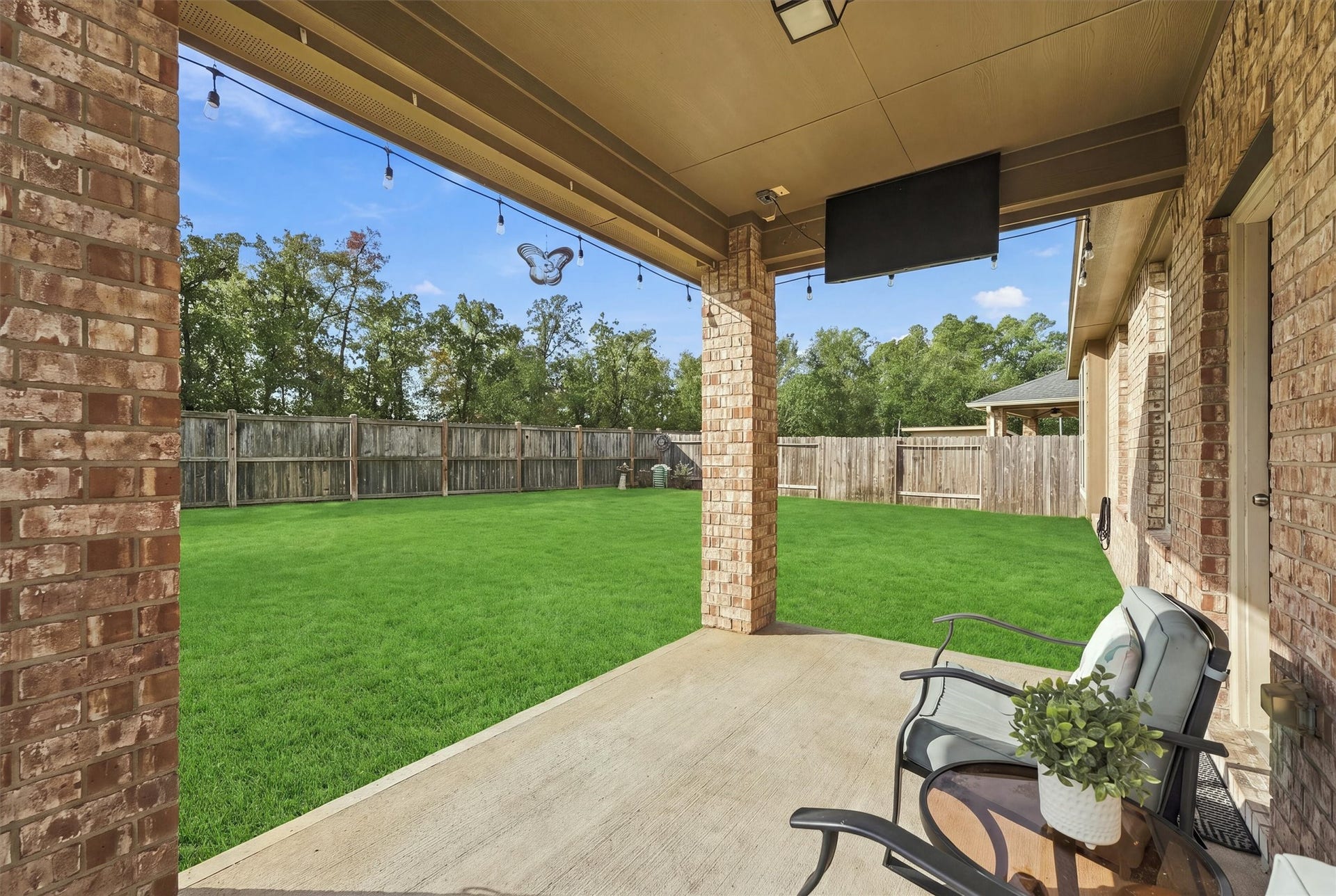 31549 Timber Grove Lane, Spring, TX 77386 Enjoy morning sun and backyard views from the southeast-facing covered patio.