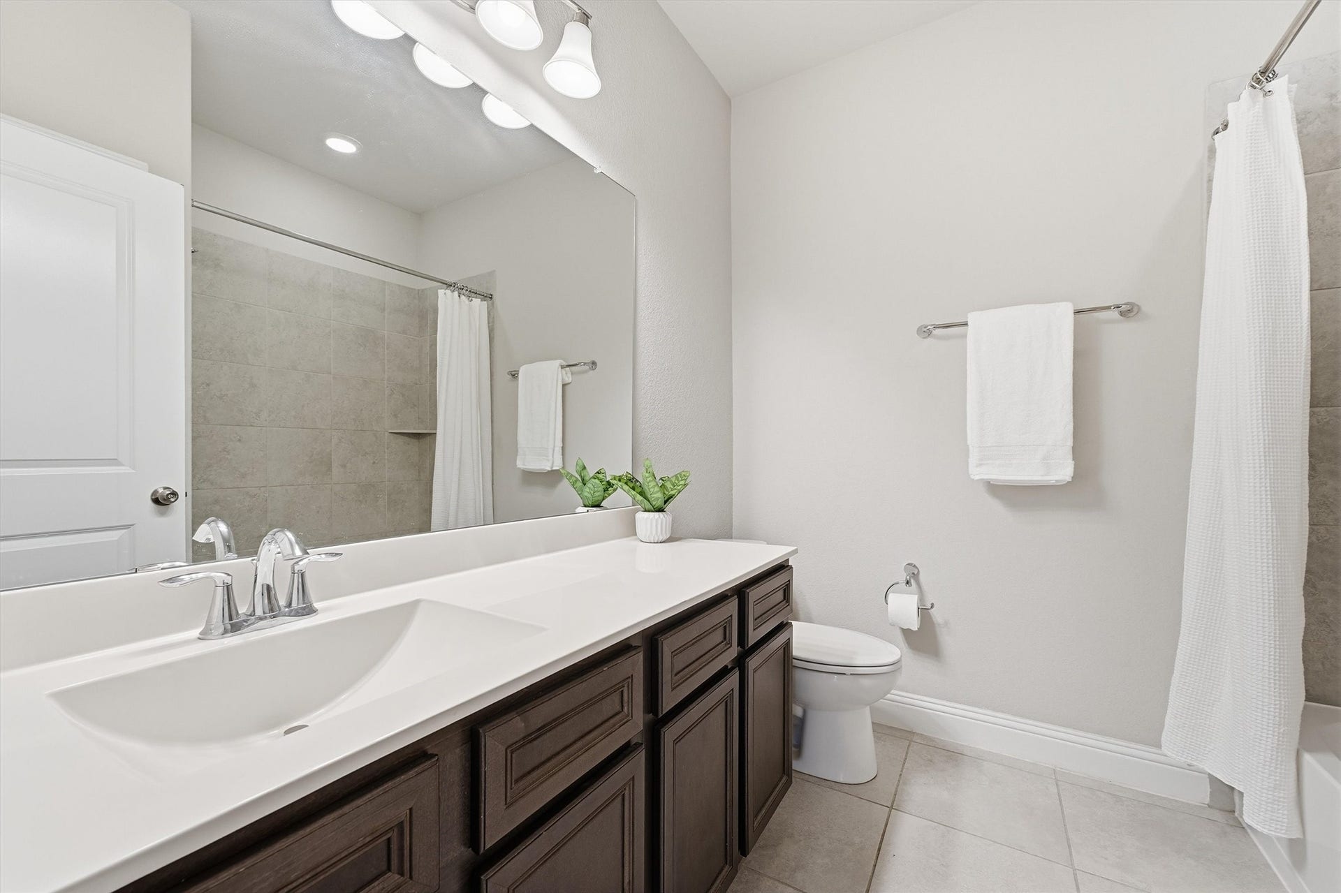 31549 Timber Grove Lane, Spring, TX 77386 Secondary bath with generous counter space, ample vanity storage and a tiled tub/shower combination.