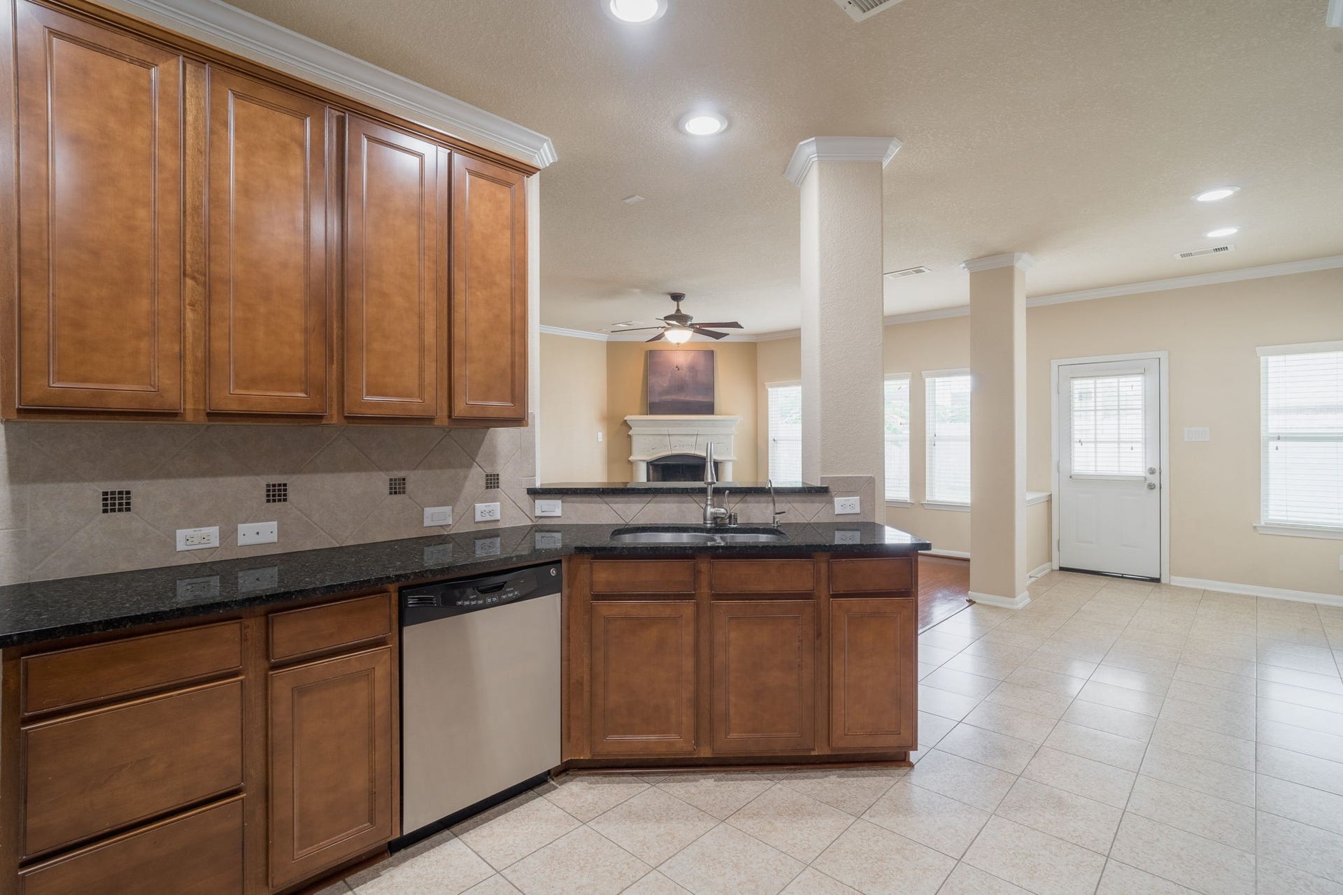 7222 Stevenson Drive, Missouri City, TX 77459 The open design connects seamlessly to the family room & breakfast area, ideal for everyday living.