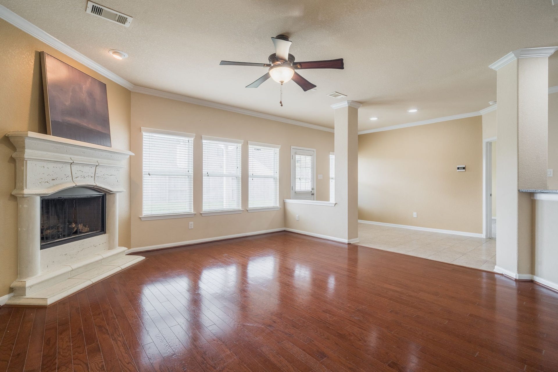7222 Stevenson Drive, Missouri City, TX 77459 Abundant natural light fills the space, which opens seamlessly to the adjoining breakfast area.