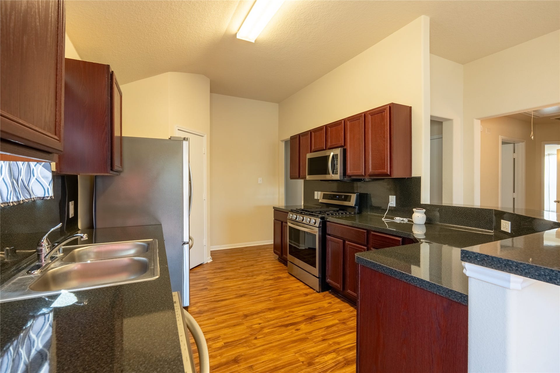 16815 Fallen Timbers Dr Drive, Conroe, TX 77385 Kitchen, sink side