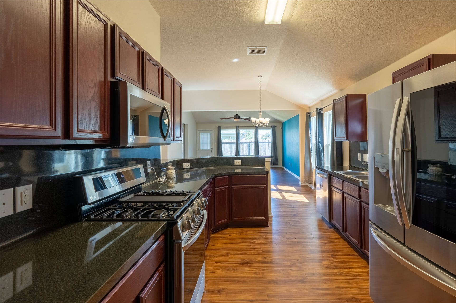 16815 Fallen Timbers Dr Drive, Conroe, TX 77385 Kitchen, main