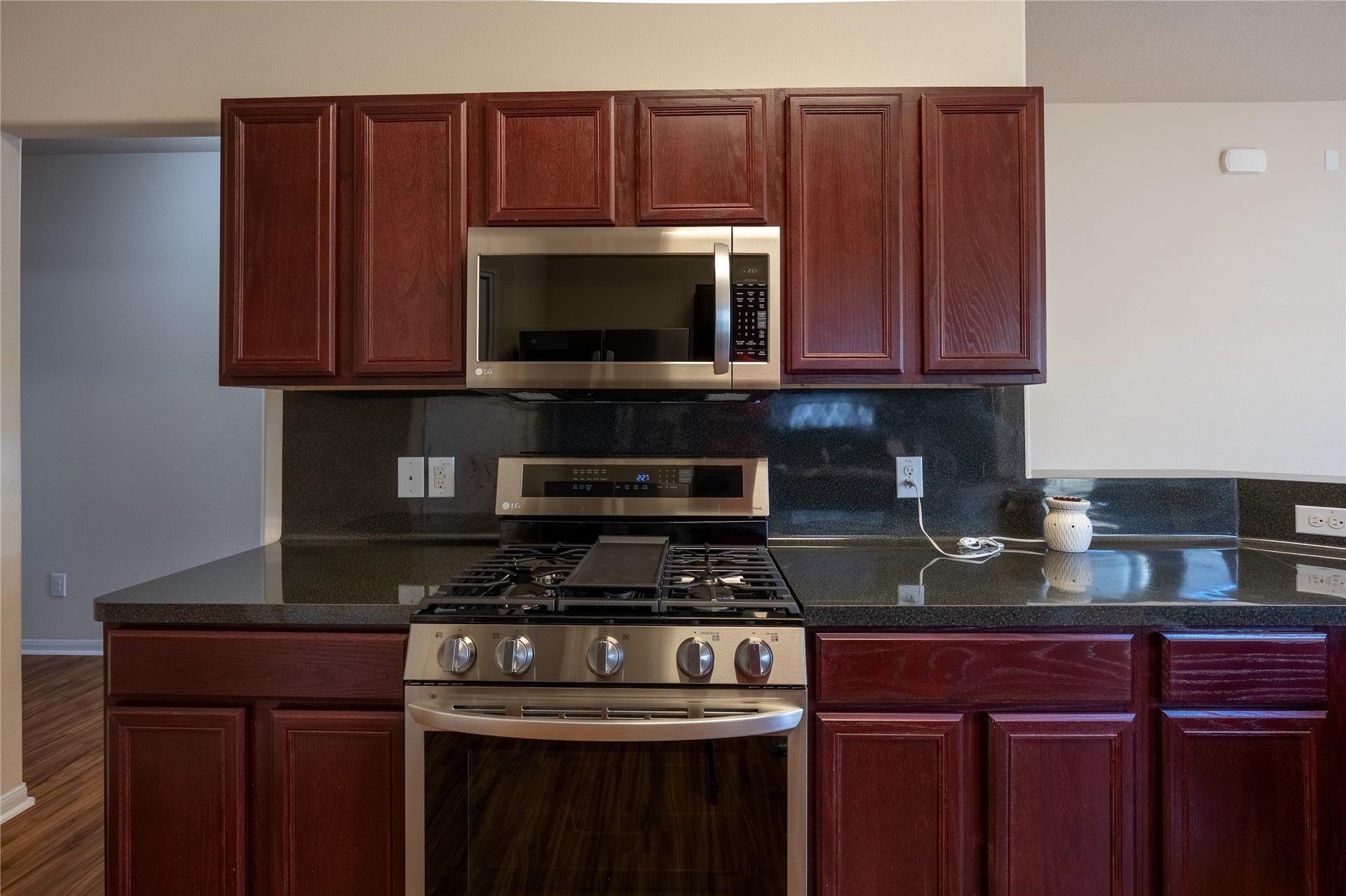 16815 Fallen Timbers Dr Drive, Conroe, TX 77385 Kitchen, gas range