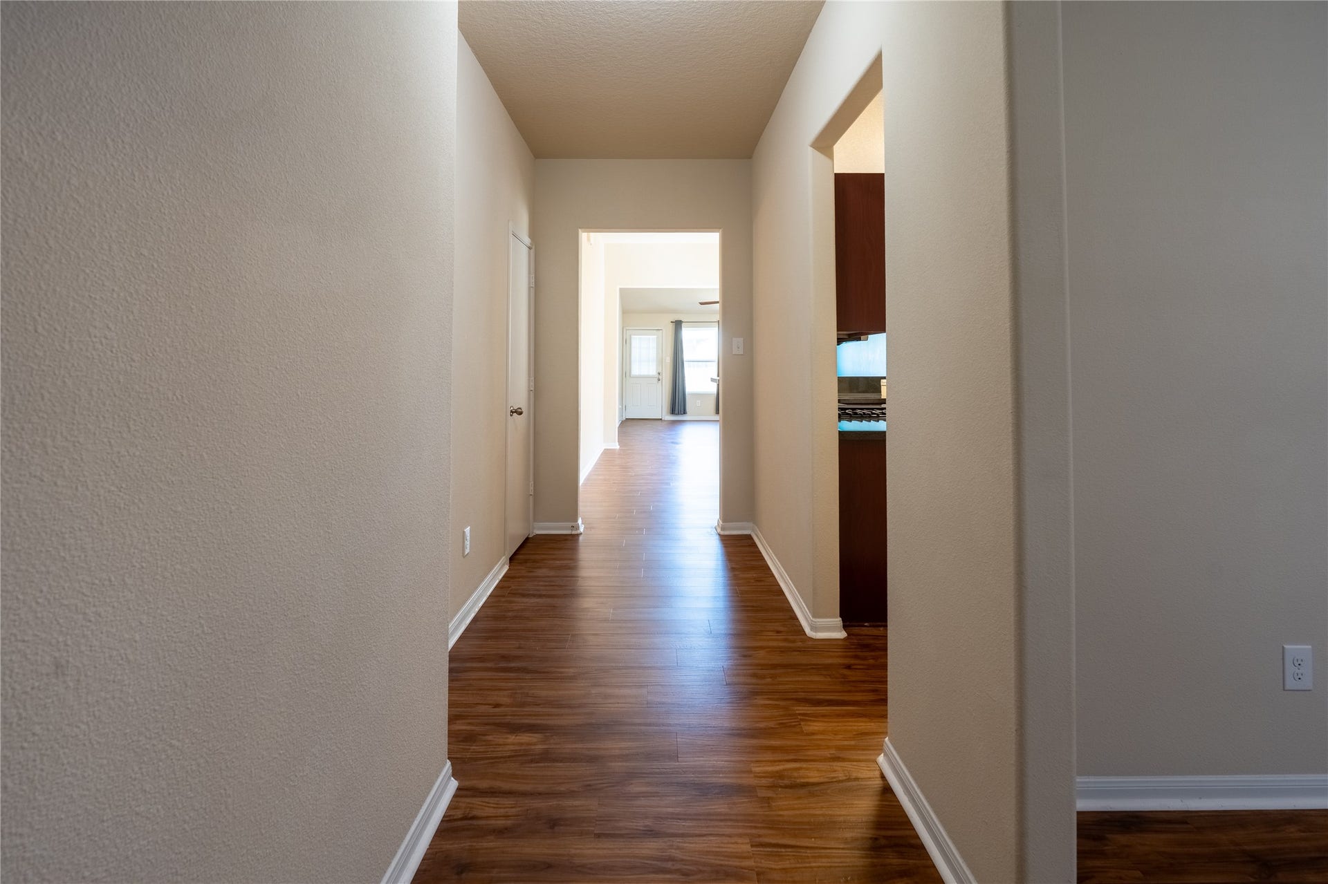 16815 Fallen Timbers Dr Drive, Conroe, TX 77385 Entry hallway