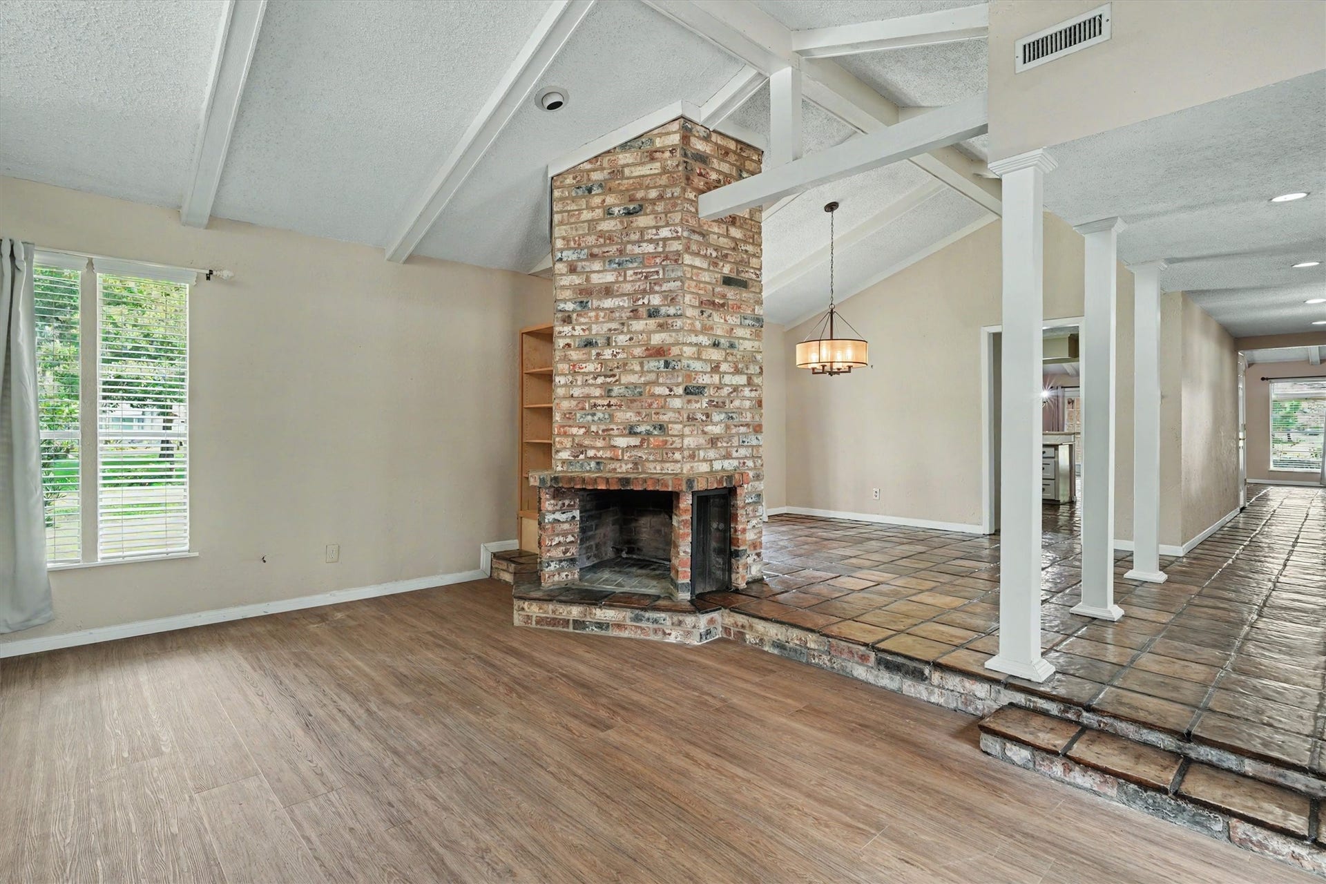2301 Longwood Drive, Pearland, TX 77581 2301 Longwood Drive, Pearland, TX 77581