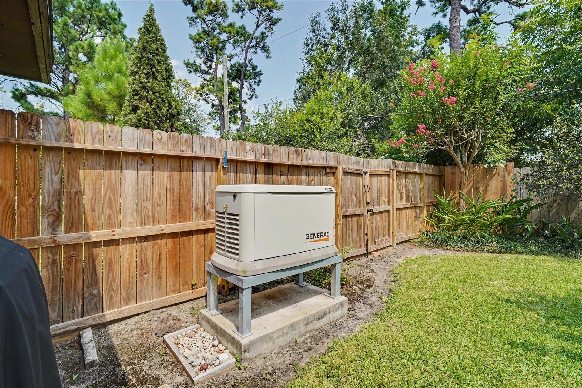 2301 Longwood Drive, Pearland, TX 77581 2301 Longwood Drive, Pearland, TX 77581