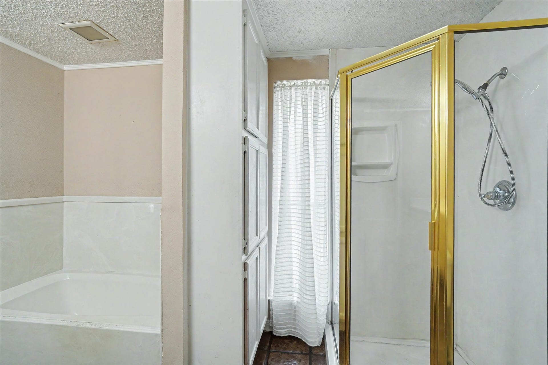 2301 Longwood Drive, Pearland, TX 77581 2301 Longwood Drive, Pearland, TX 77581