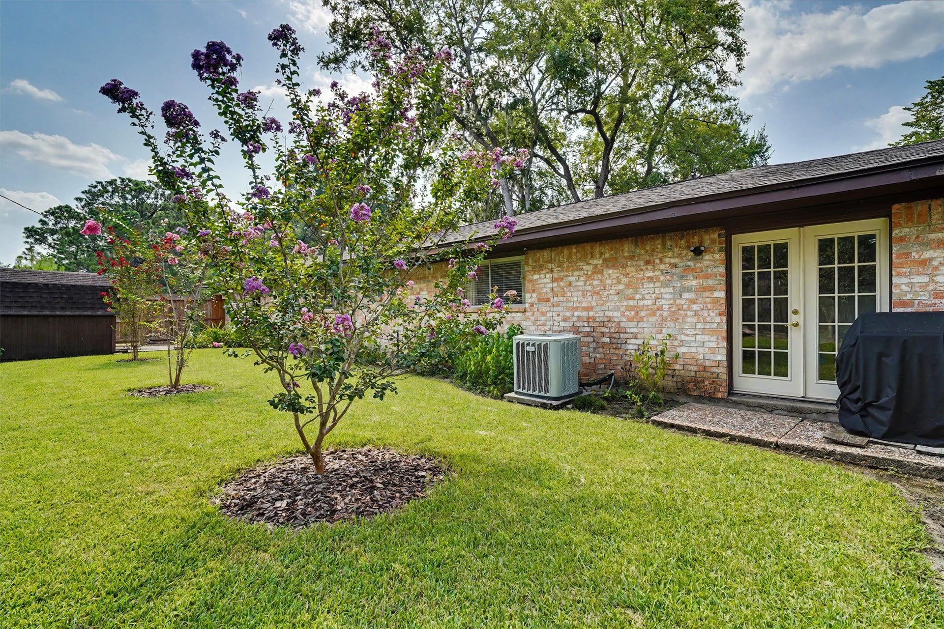 2301 Longwood Drive, Pearland, TX 77581 2301 Longwood Drive, Pearland, TX 77581