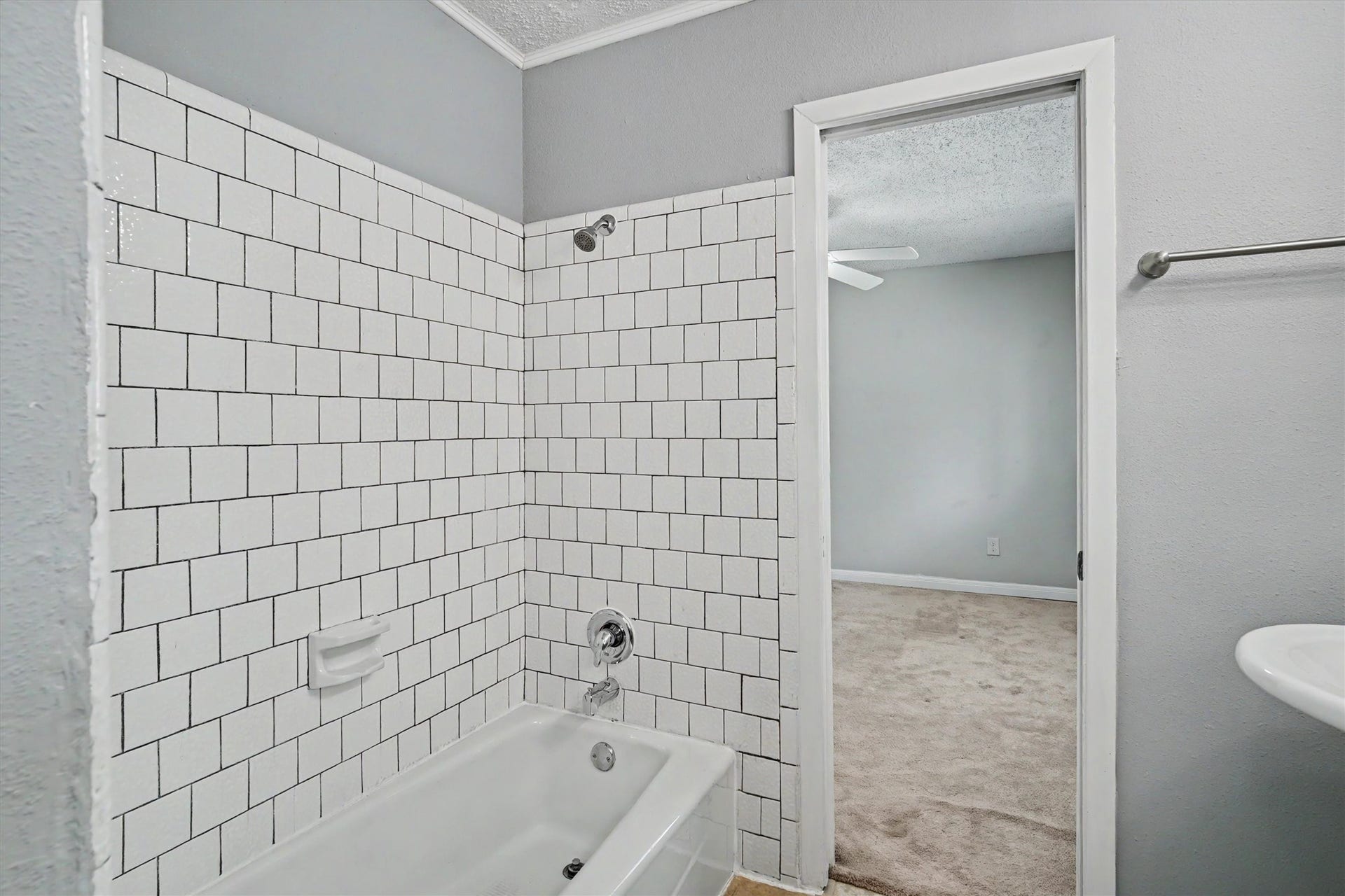 2301 Longwood Drive, Pearland, TX 77581 2301 Longwood Drive, Pearland, TX 77581