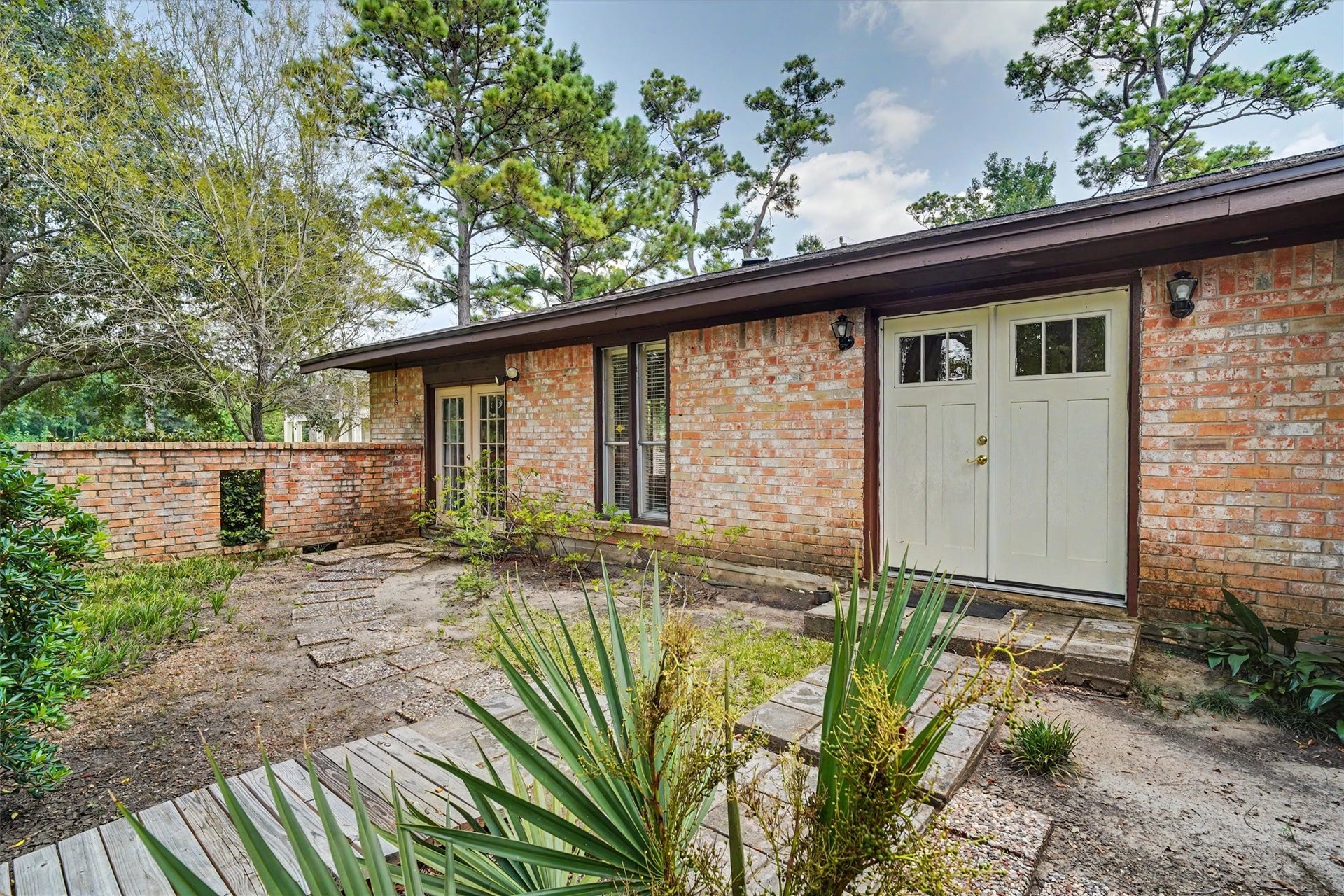 2301 Longwood Drive, Pearland, TX 77581 2301 Longwood Drive, Pearland, TX 77581