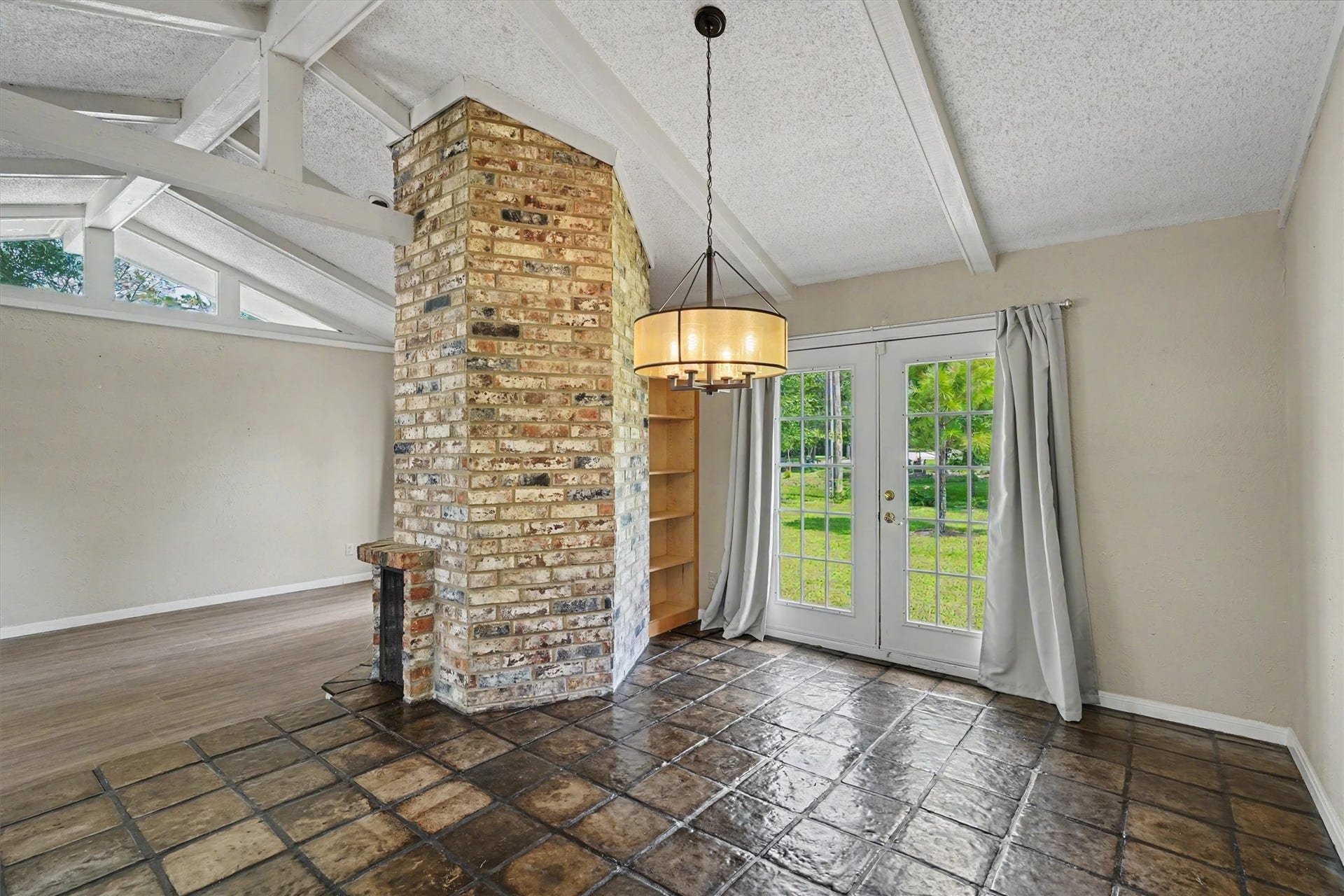 2301 Longwood Drive, Pearland, TX 77581 2301 Longwood Drive, Pearland, TX 77581