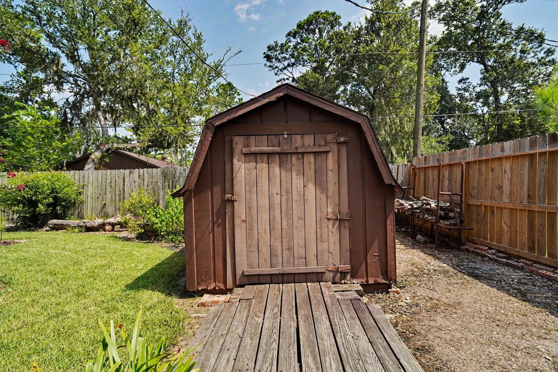 2301 Longwood Drive, Pearland, TX 77581 2301 Longwood Drive, Pearland, TX 77581