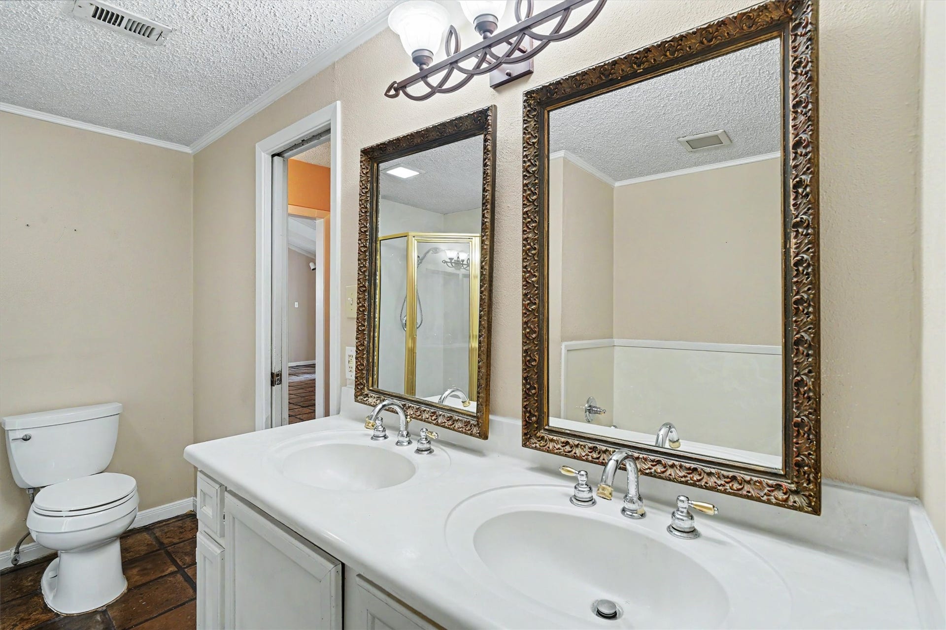 2301 Longwood Drive, Pearland, TX 77581 2301 Longwood Drive, Pearland, TX 77581
