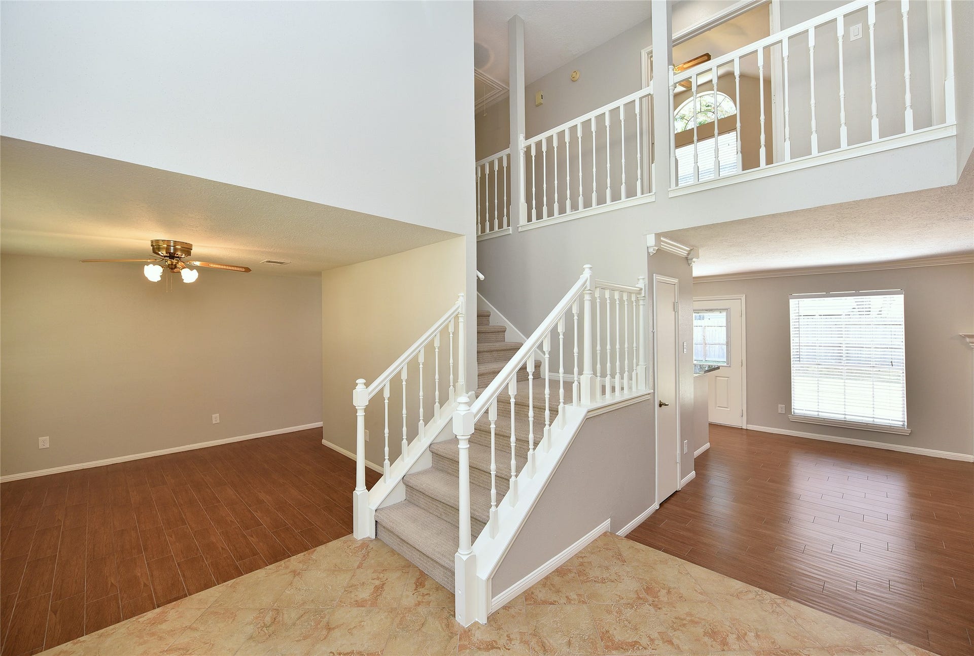 907 Sugarfield Court, Sugar Land, TX 77498 Light bright and super clean.