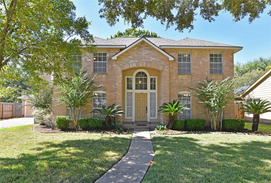 Property photo for 907 Sugarfield Court, Sugar Land, TX