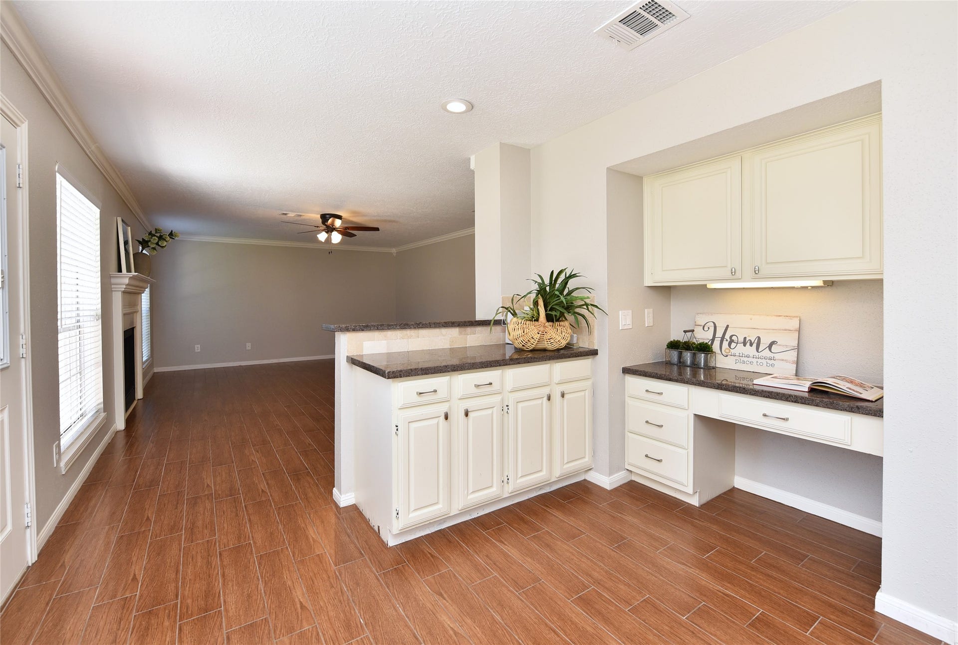 907 Sugarfield Court, Sugar Land, TX 77498 The kitchen has a nice desk and an entertaining area.