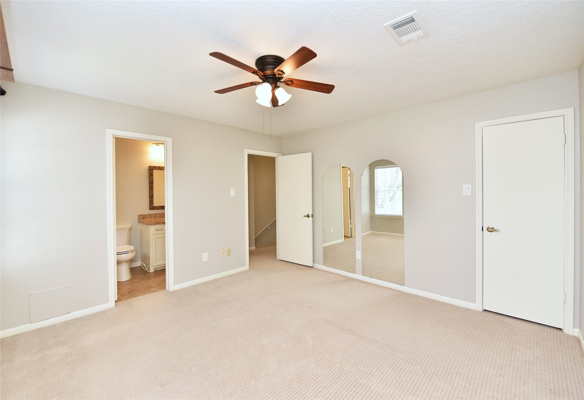 907 Sugarfield Court, Sugar Land, TX 77498 Spacious Bedroom 3 connects with a full bath