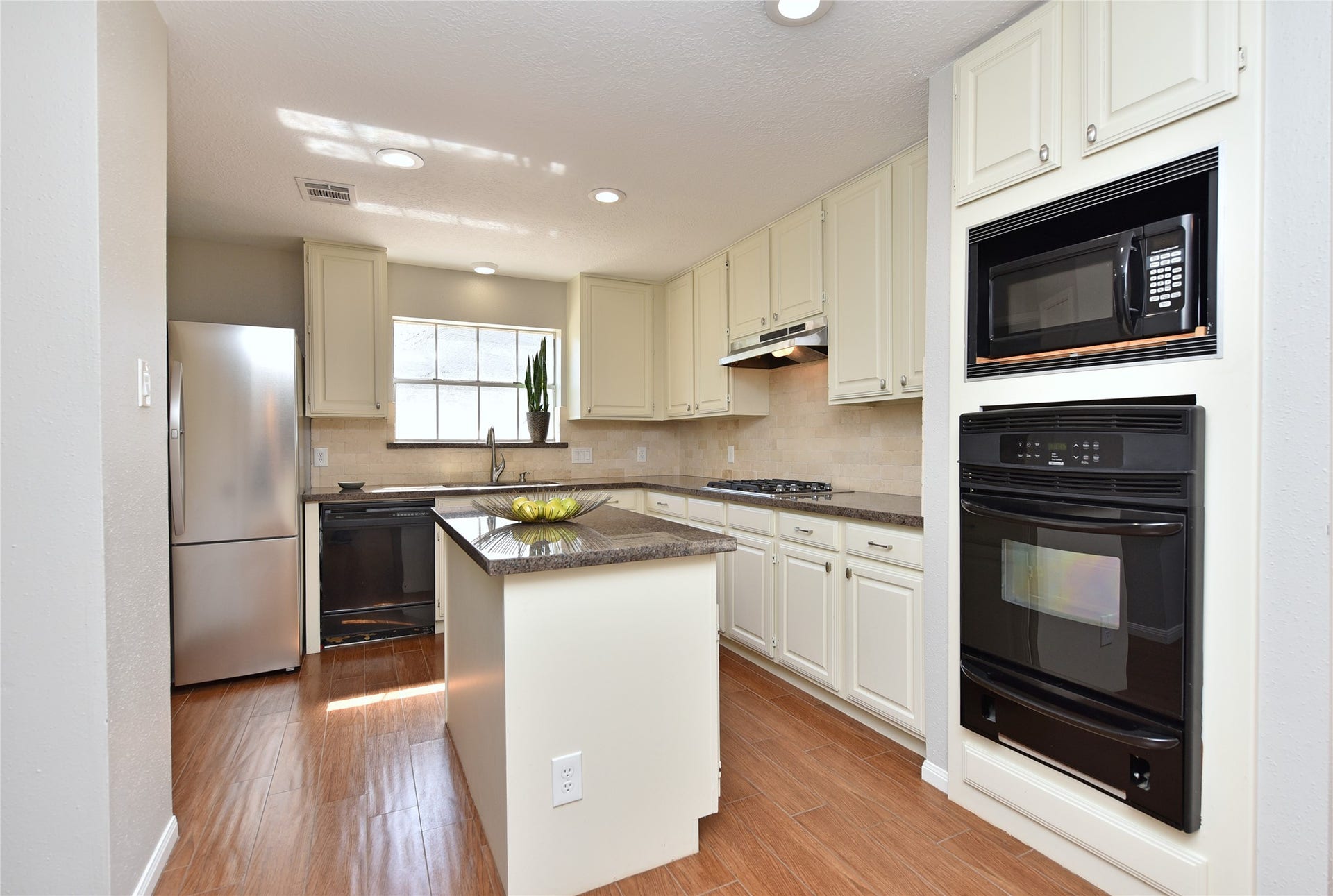 907 Sugarfield Court, Sugar Land, TX 77498 907 Sugarfield Court, Sugar Land, TX 77498