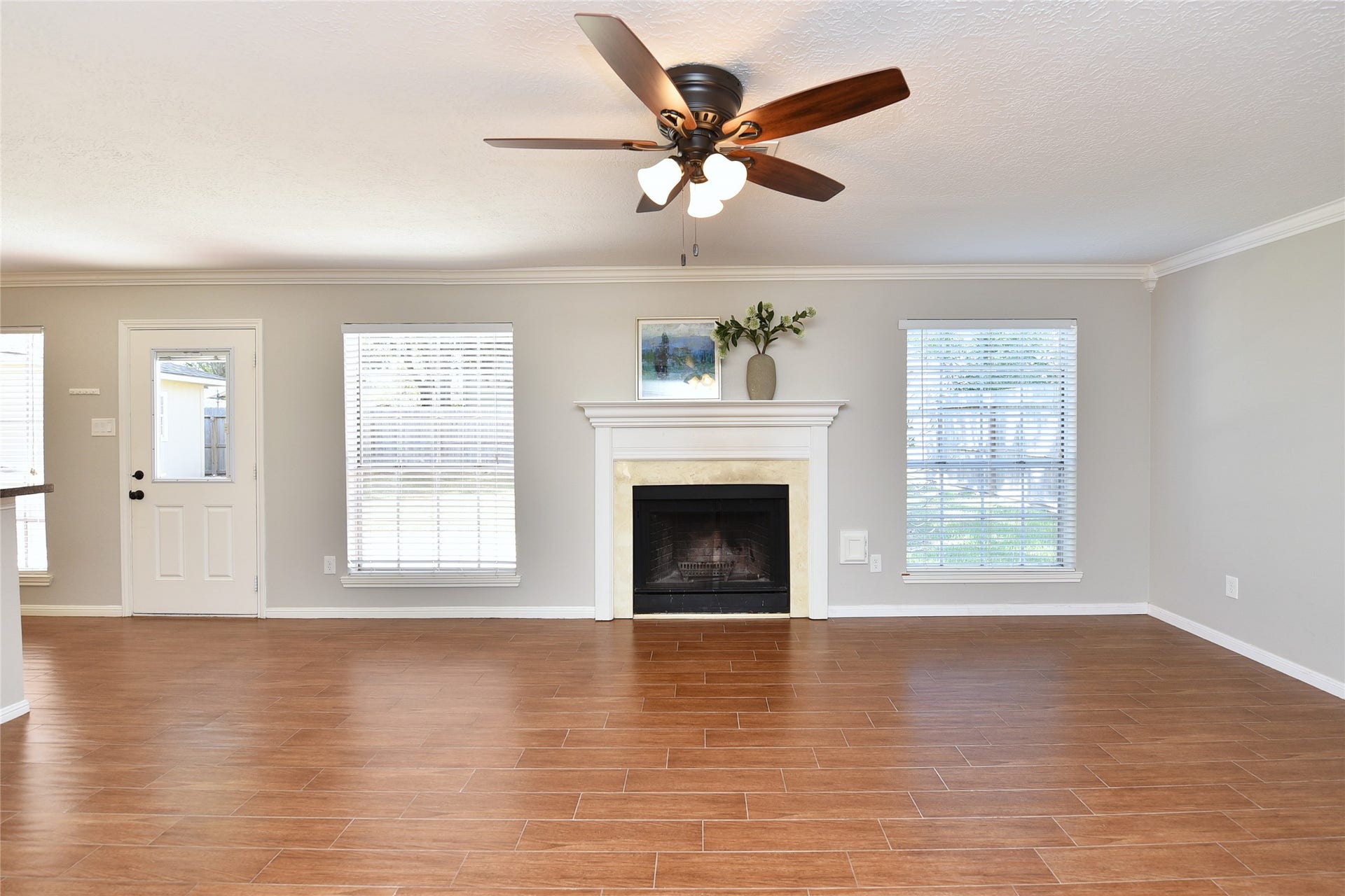 907 Sugarfield Court, Sugar Land, TX 77498 Nice views of backyard from family room