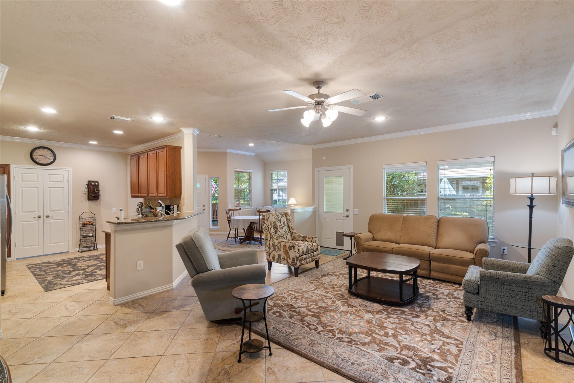 11 Abercrombie Place, Conroe, TX 77384 11 Abercrombie Place, Conroe, TX 77384