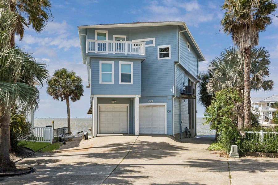 Property photo for 106 Quayside Drive, Tiki Island, TX