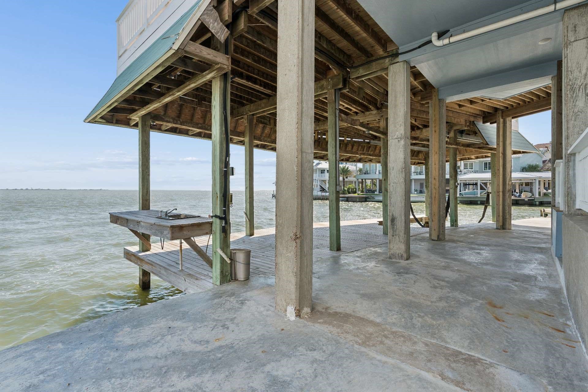 106 Quayside Drive, Tiki Island, TX 77554 106 Quayside Drive, Tiki Island, TX 77554
