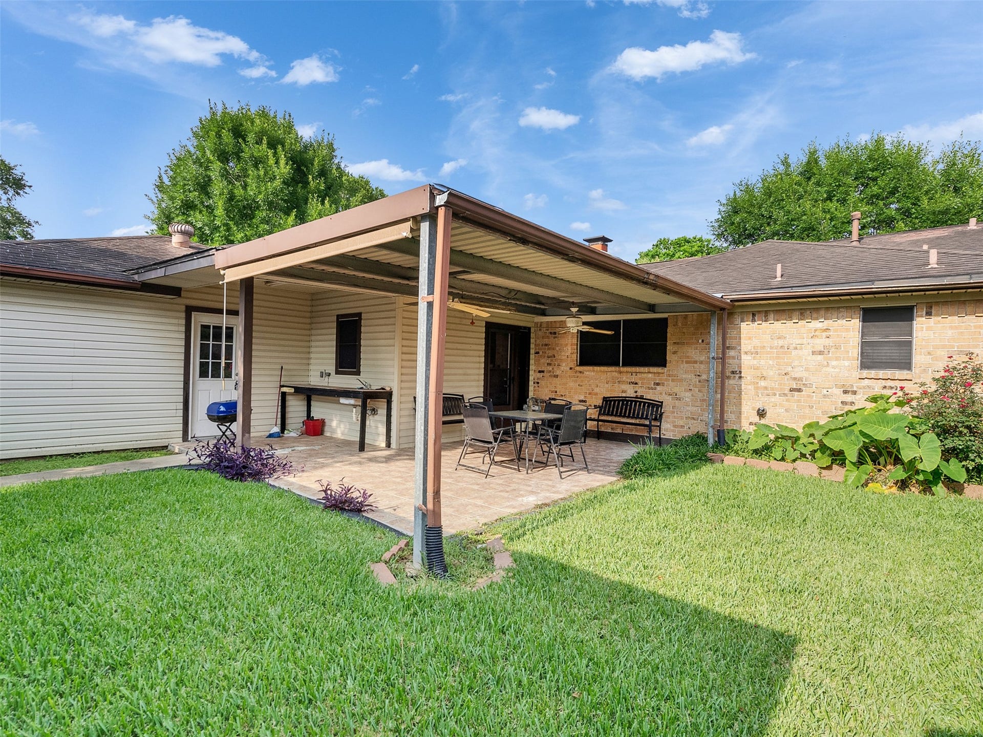 4002 Thistledown Drive, Pasadena, TX 77504