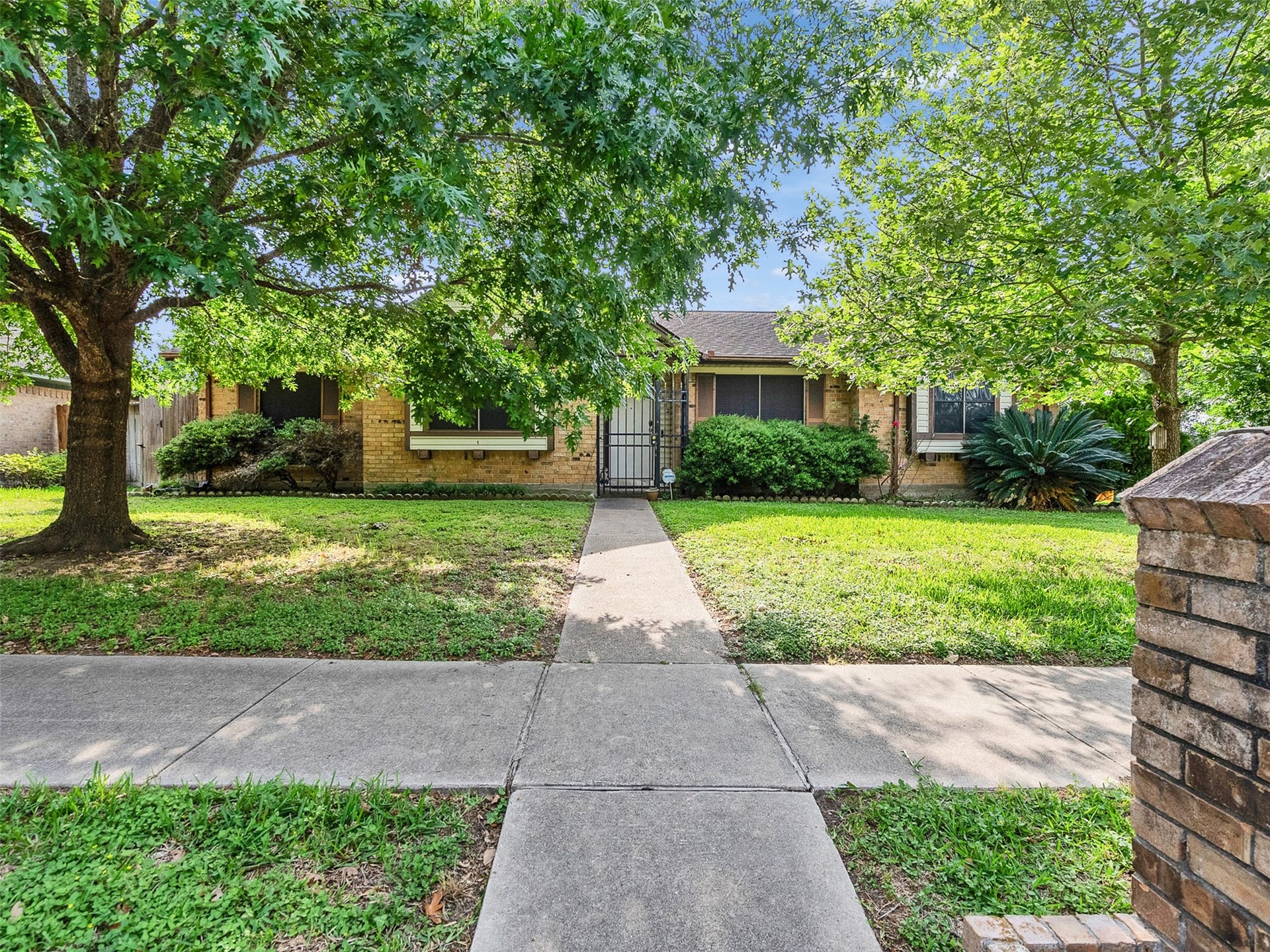 4002 Thistledown Drive, Pasadena, TX 77504