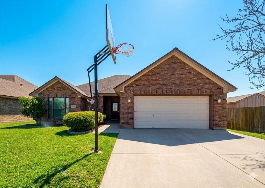 Property photo for 131 Eagle Nest Court, Richwood, TX