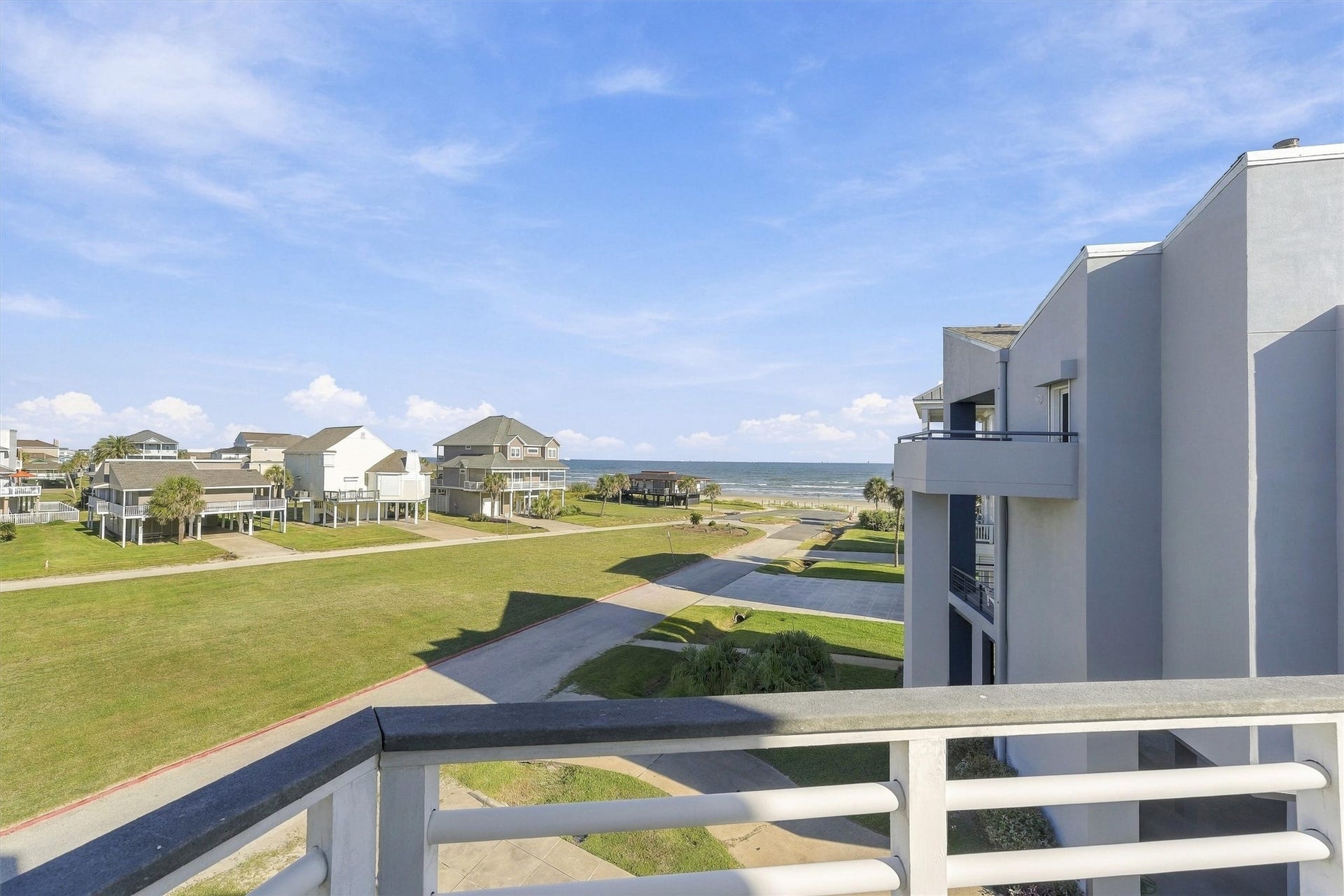 4207 Barataria Court, Galveston, TX 77554 Pull up a chair, feel the sunshine, and watch the waves roll toward shore. This open-air balcony offers a peaceful perch for an afternoon read or a refreshing pause between trips to the beach.