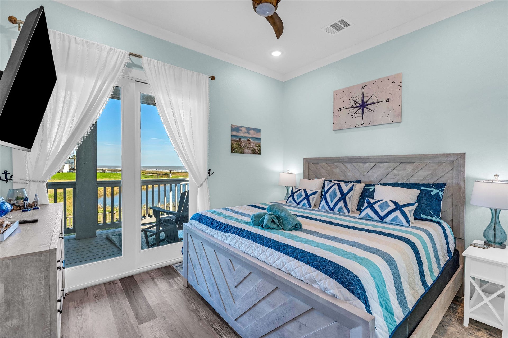 312 Seagrass, Gilchrist, TX 77617 The views don't stop!