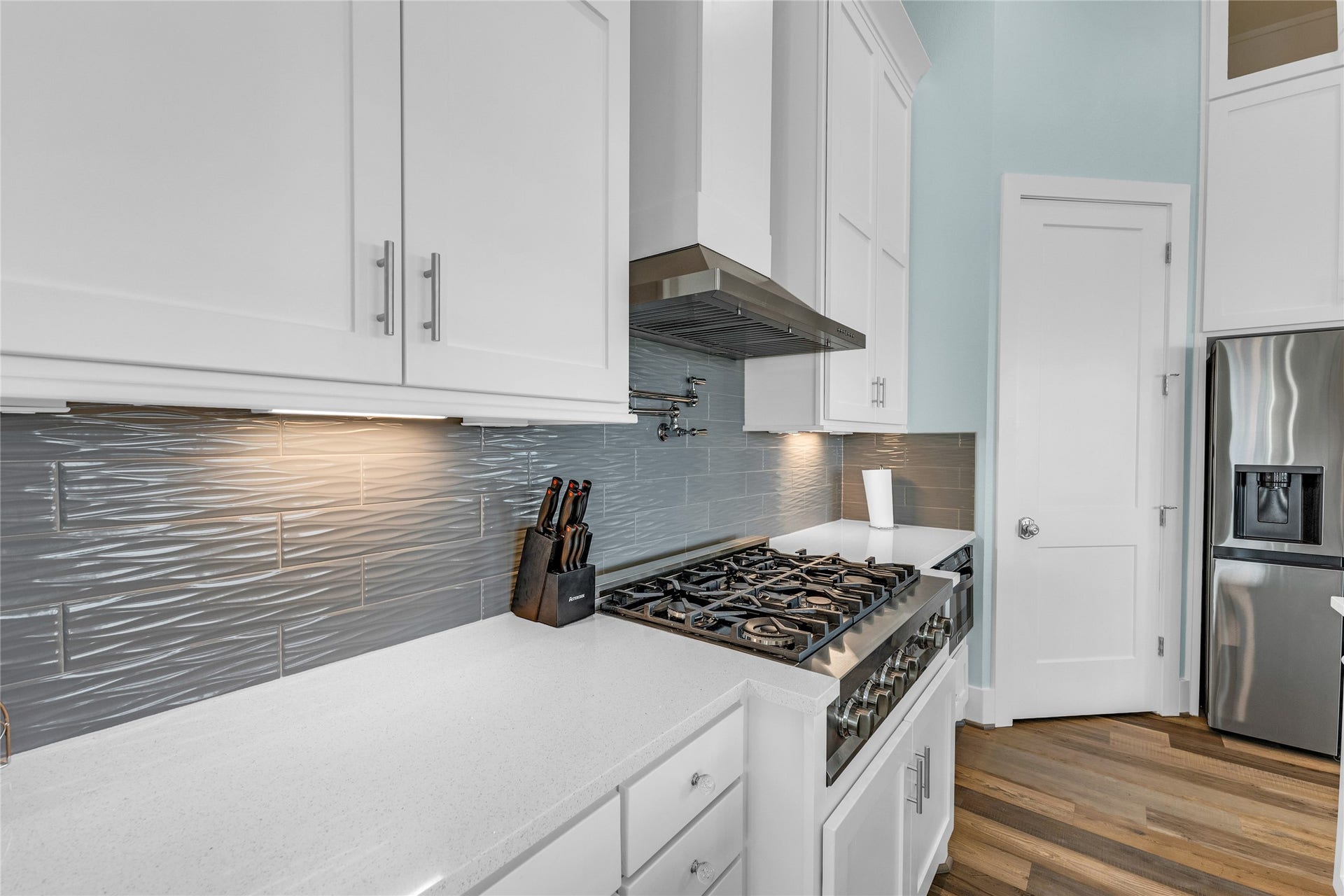 312 Seagrass, Gilchrist, TX 77617 Gas stovetop.