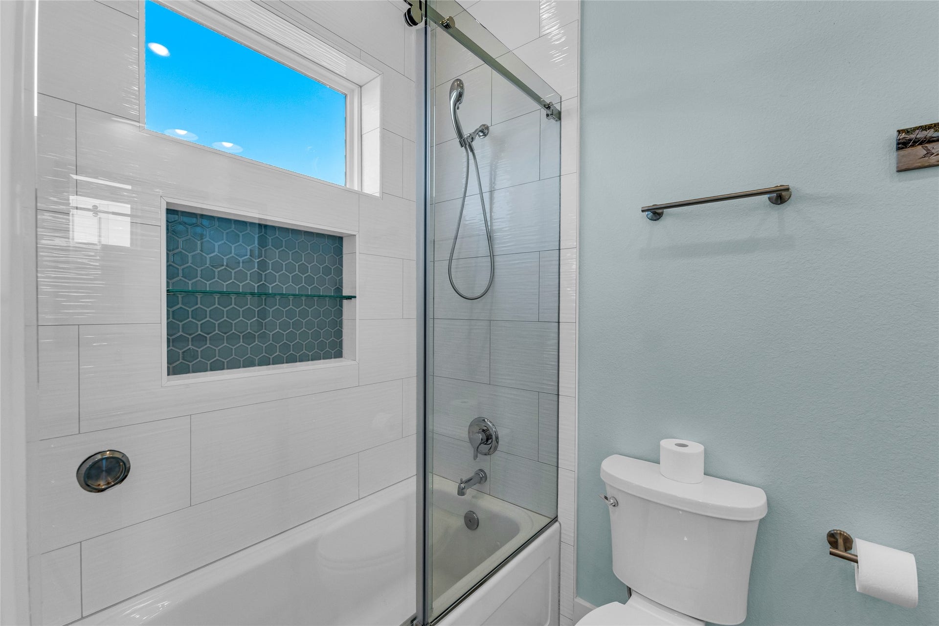 312 Seagrass, Gilchrist, TX 77617 Third bathroom.