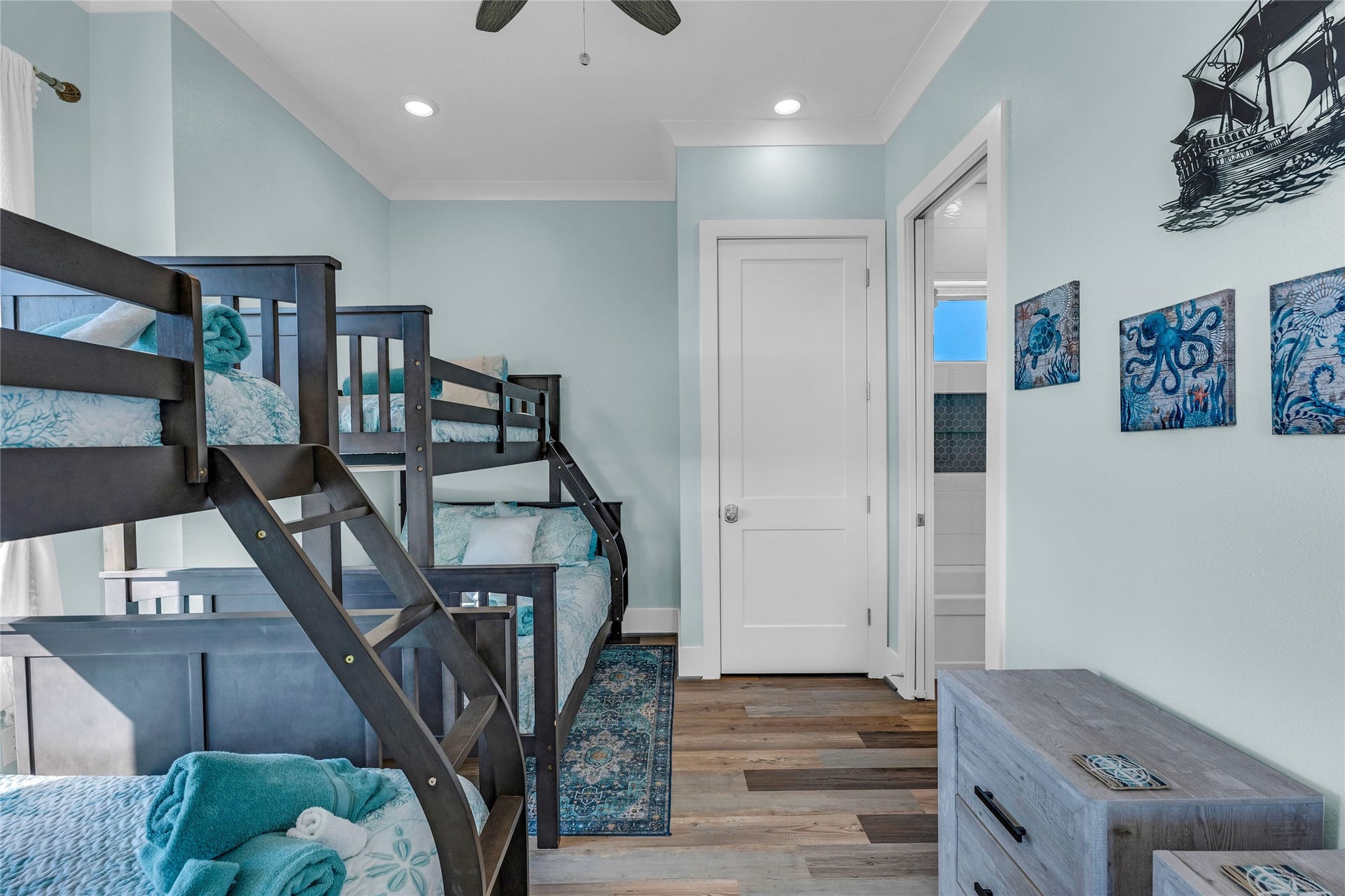 312 Seagrass, Gilchrist, TX 77617 Lots of space for guests!