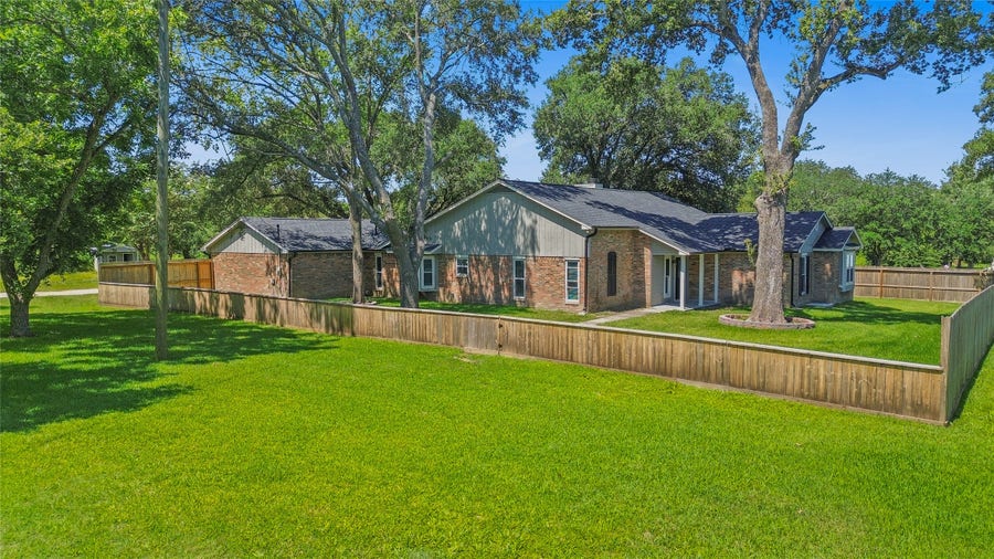Property photo for 12195 Anderson Road, Willis, TX