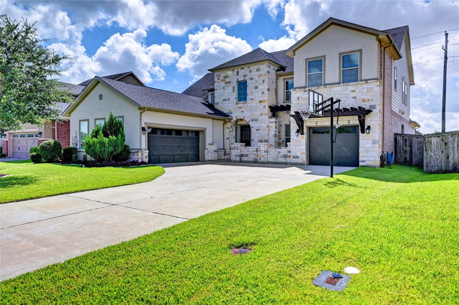 Property photo for 1723 Carriage Oaks Lane, Katy, TX