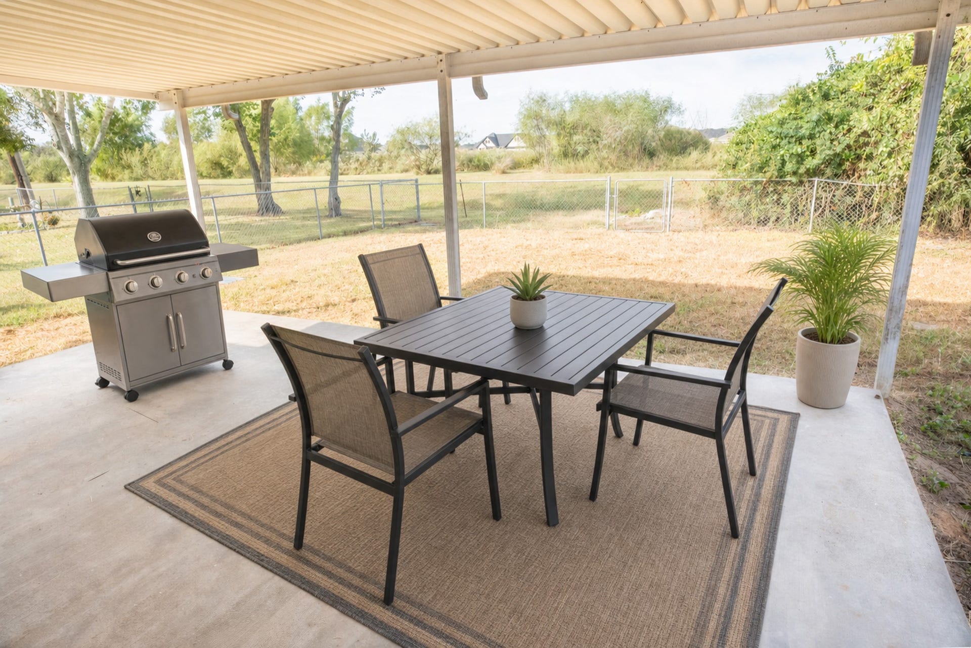 12 Lazybrook Street, Angleton, TX 77515 * Virtually Staged *