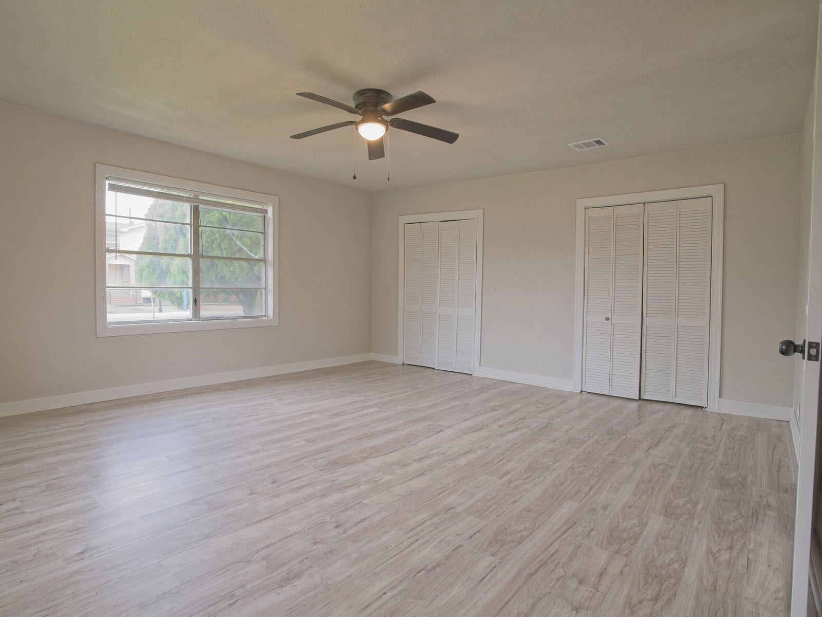 5229 Rue Street, Houston, TX 77033 5229 Rue Street, Houston, TX 77033