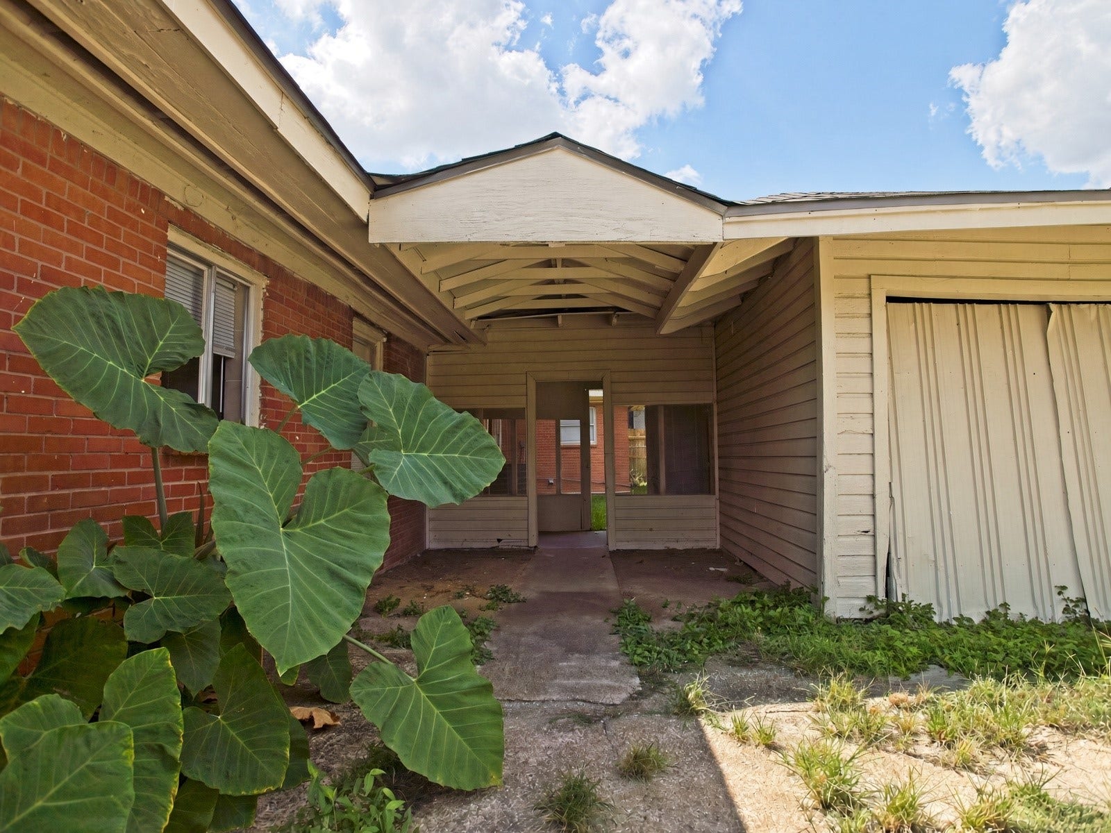 5229 Rue Street, Houston, TX 77033 5229 Rue Street, Houston, TX 77033